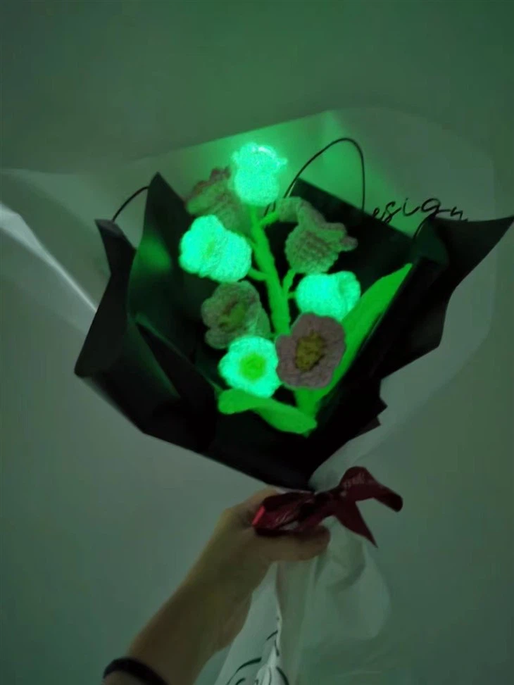 glow dark yarn